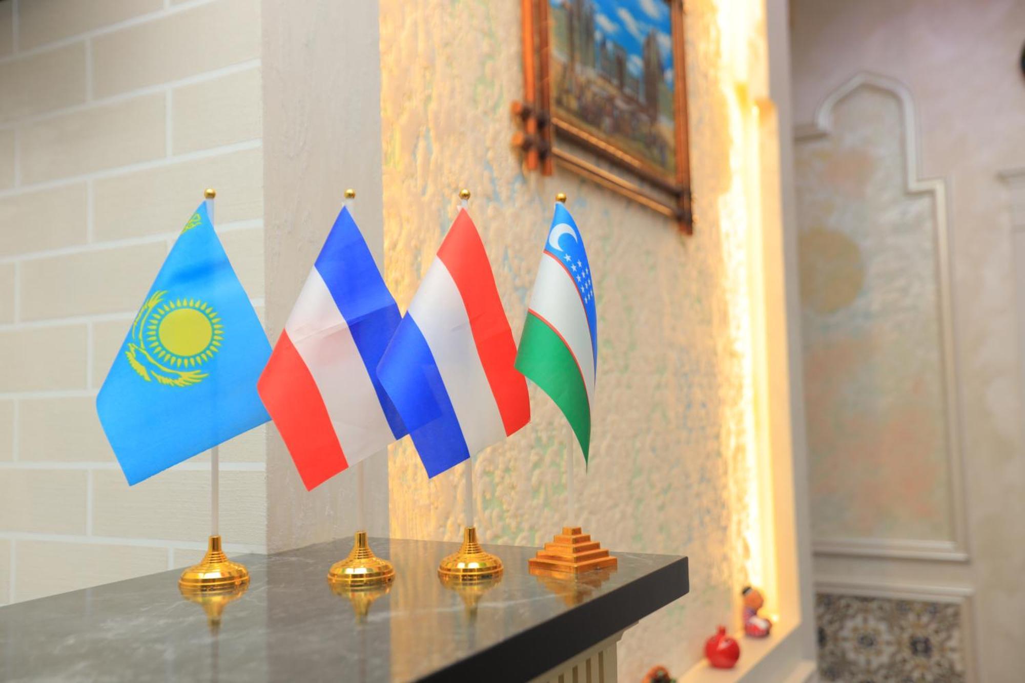 Ayniy Hotel Samarkand Buitenkant foto